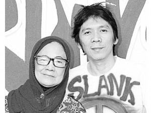 Kalangan Musisi Sampaikan Ucapan Belasungkawa ke Bunda Iffet Slank