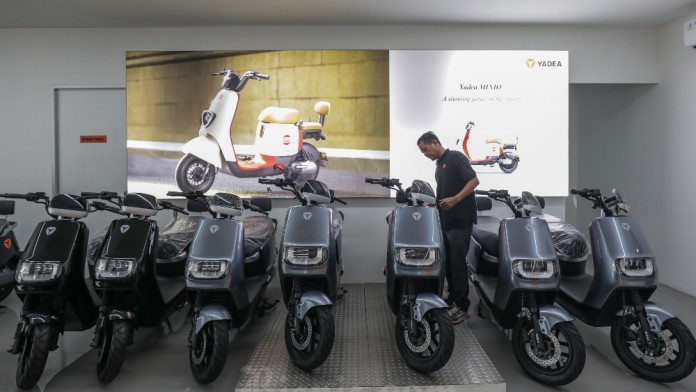 Moeldoko Minta Pemerintah Beri Kejelasan Subsidi Motor Listrik