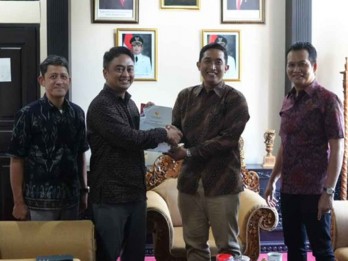 BPK Serahkan Hibah Bantuan Partai Politik Rp1,01 Miliar di Jembrana