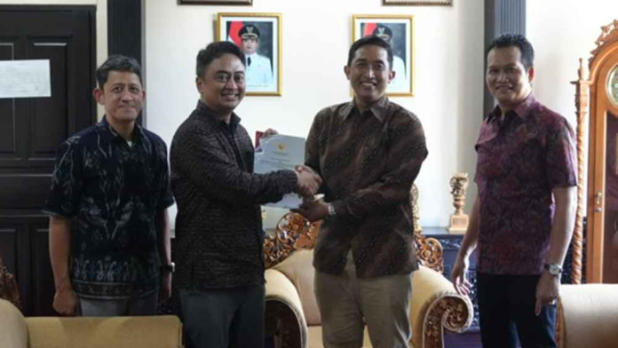 BPK Serahkan Hibah Bantuan Partai Politik Rp1,01 Miliar di Jembrana