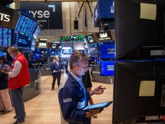 Pasar Cermati Data Ekonomi dan Perang Dagang AS-China, Wall Street Ditutup Perkasa