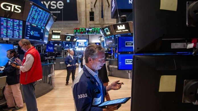 Pasar Cermati Data Ekonomi dan Perang Dagang AS-China, Wall Street Ditutup Perkasa