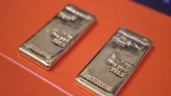 Tensi Perang Dagang AS-China Mereda, Harga Emas Lesu