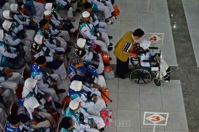 Jamaah Calon Haji dari Berbagai Daerah Mulai Masuk Asrama Haji
