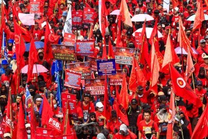 Buruh di Berbagai Kota Turun ke Jalan Peringati Hari Buruh Internasional