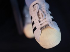 Adidas Tahan Target Keuangan Imbas Tarif Trump