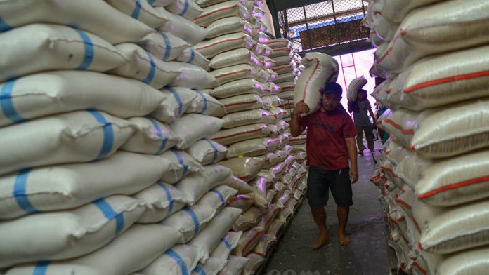 Harga Beras di Tingkat Grosir dan Eceran Kompak Turun April 2025