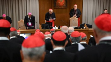 Sosok Kardinal Angelo Becciu yang Mundur dari Konklaf karena Skandal Keuangan