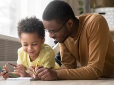Apa itu Helikopter Parenting dan Cara Mencegahnya