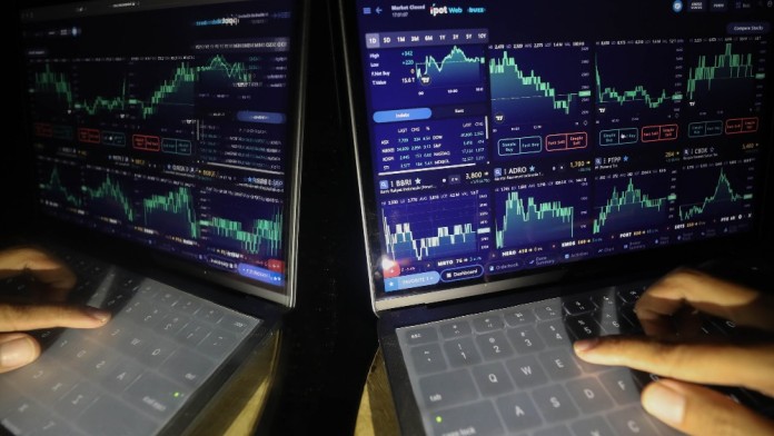 10 Saham Top Gainers Sepekan, Ada Produsen Gatsby TCID, United Bike UNTD, hingga DATA Grup Djarum