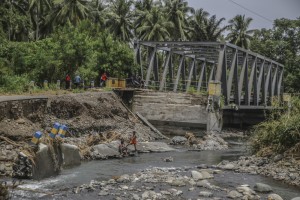 Jembatan Penghubung Dua Desa di Halmahera Utara Putus