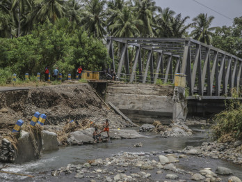 Jembatan Penghubung Dua Desa di Halmahera Utara Putus