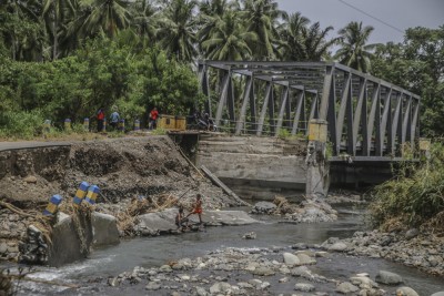 Jembatan Penghubung Dua Desa di Halmahera Utara Putus