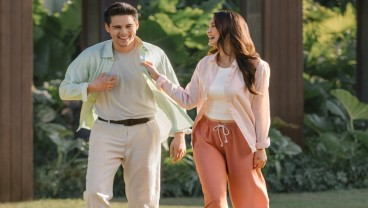 Foto Pre Wedding Kasual Ala Luna Maya dan Maxime Bouttier