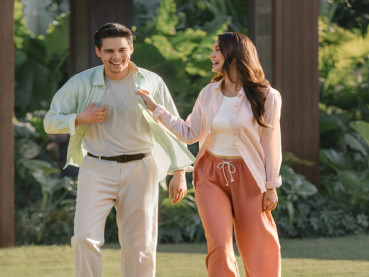 Foto Pre Wedding Kasual Ala Luna Maya dan Maxime Bouttier