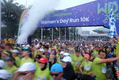AQUA Elektronik Bersama DPR-MPR Perkuat Komitmen Hidup Sehat Melalui Women's Day Run 10K 2025