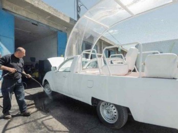 Paus Fransiskus Wariskan Popemobile jadi Klinik Kesehatan Keliling Anak-anak di Gaza