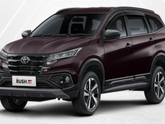 Adu Laris SUV Maret 2025: Rush Memimpin, Pajero Libas Fortuner