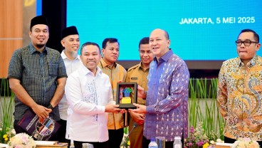 Gubernur Riau Rayu Bos Danantara Investasi Rel KA Batu Bara