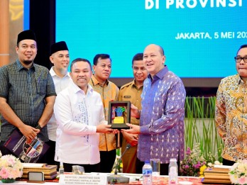 Gubernur Riau Rayu Bos Danantara Investasi Rel KA Batu Bara