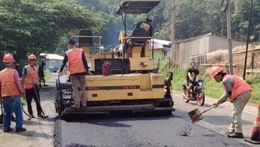 Aspal Plastik Bantu Garut Tekan Biaya Perbaikan Jalan hingga Puluhan Miliar