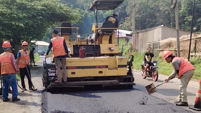 Aspal Plastik Bantu Garut Tekan Biaya Perbaikan Jalan hingga Puluhan Miliar