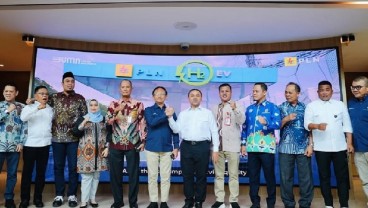 Pemprov Riau Minta PLN Alirkan Listrik ke Seluruh Dusun pada 2026