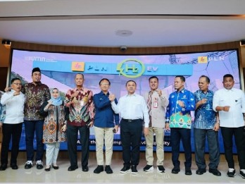 Pemprov Riau Minta PLN Alirkan Listrik ke Seluruh Dusun pada 2026
