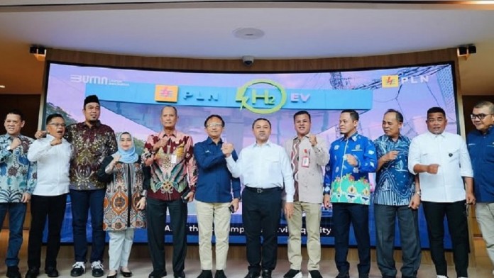 Pemprov Riau Minta PLN Alirkan Listrik ke Seluruh Dusun pada 2026