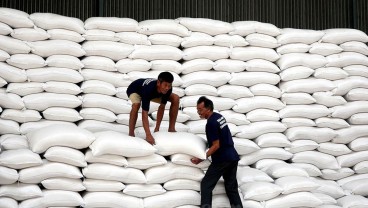 Stok Beras Tembus 3,5 Juta Ton, Bulog Sewa Gudang BUMN-TNI