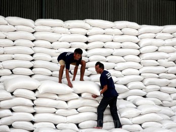 Stok Beras Tembus 3,5 Juta Ton, Bulog Sewa Gudang BUMN-TNI