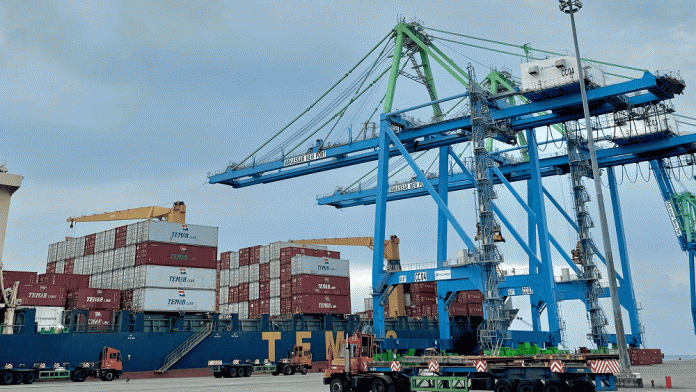 Terminal Petikemas Makassar Pindah ke Makassar New Port Tuntas Tahun 2027