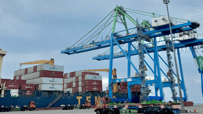 Terminal Petikemas Makassar Pindah ke Makassar New Port Tuntas Tahun 2027