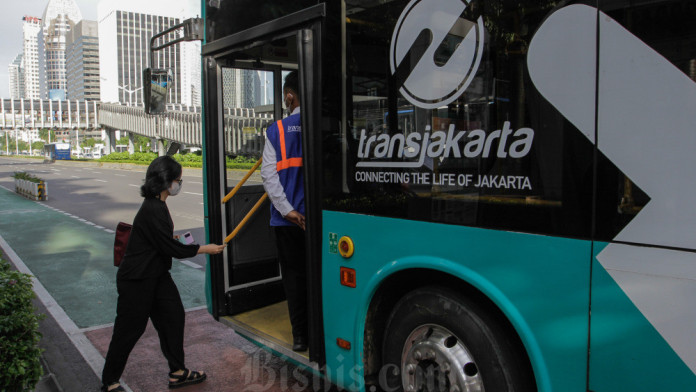 Pramono Targetkan Pengguna Transportasi Umum di Jakarta Naik 10% Setiap Tahun