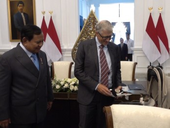 Momen Bill Gates Berikan Hadiah Bobby Kertanegara Kucing Milik Prabowo