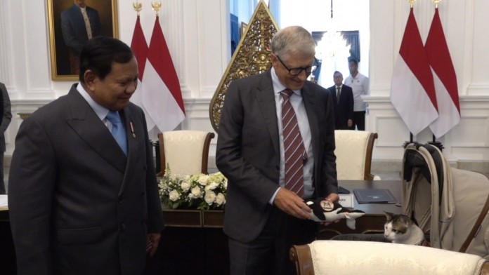Momen Bill Gates Berikan Hadiah Bobby Kertanegara Kucing Milik Prabowo