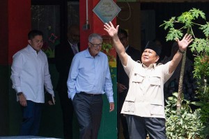 Presiden Prabowo Subianto Temani Bill Gates Tinjau Program Makan Bergizi Gratis (MBG)