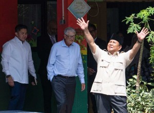Presiden Prabowo Subianto Temani Bill Gates Tinjau Program Makan Bergizi Gratis (MBG)