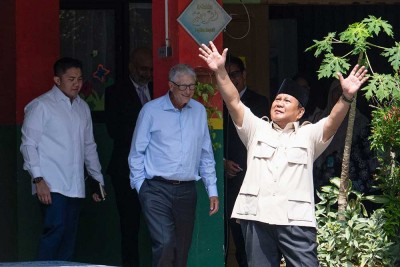 Presiden Prabowo Subianto Temani Bill Gates Tinjau Program Makan Bergizi Gratis (MBG)