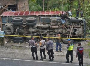 Kecelakaan Maut Akibat Rem Truk Tronton Tidak Berfungsi Tewaskan 11 Orang