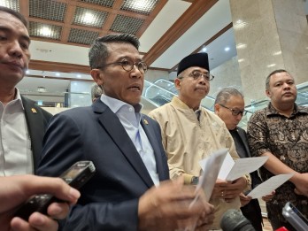 DPR Ungkap Penerimaan Pajak per April 2025 Cuma Rp451,1 Triliun, Turun 27,73%