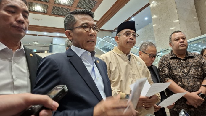 DPR Ungkap Penerimaan Pajak per April 2025 Cuma Rp451,1 Triliun, Turun 27,73%