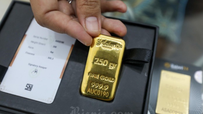 The Fed Tahan Suku Bunga, Harga Emas Meredup