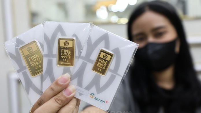 Harga Emas 24 Karat Antam Turun Hari Ini, Jadi Rp1.953.000 per Gram