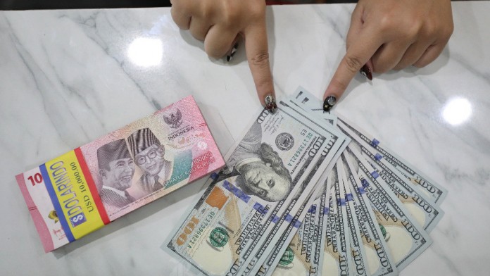 Kurs Dolar AS BCA, BRI, Mandiri, dan BNI Hari Ini 8 Mei 2025
