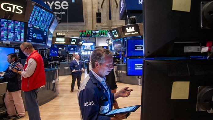 Wall Street Ditutup Menghijau Terdongkrak Perjanjian Dagang AS-Inggris