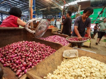 Harga Pangan Hari Ini Jumat (9/5): Cabai Rawit Merah Turun, Bawang Putih Mahal