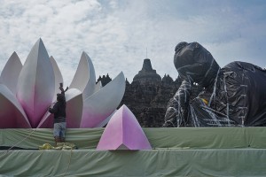 Persiapan Perayaan Waisak di Borobudur