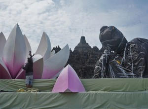 Persiapan Perayaan Waisak di Borobudur