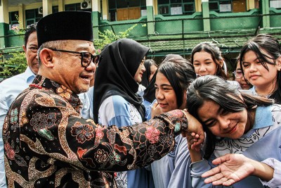 Kunjungan Kerja Mendikdasmen Tinjau Program Keahlian